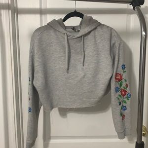 2/$15 H&M Cropped floral embroidered sleeve grey hoodie